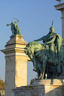 Images Dated 15th November 2018: Heroesaa Square, Budapest, Hungary