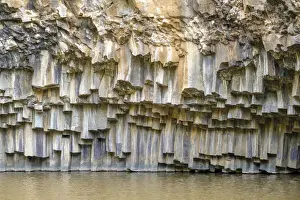 Geological Prints: Hexagonal basalt columns at the Hexagon Pool ‎(Breichat HaMeshushim) in the Meshushim Reserve