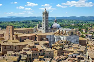 Images Dated 30th August 2019: High angle view of Duomo di Siena (Siena Cathedral) and buildings in old town