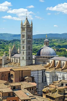 Images Dated 30th August 2019: High angle view of Duomo di Siena (Siena Cathedral) and buildings in old town