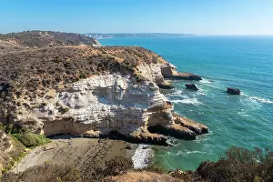Provincia De Valparaiso Prints: High-angle view of hidden beach below Mirador Acantilados de Quirilluca