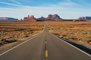 Images Dated 5th January 2023: Highway 163 leading to Monument Valley, Navajo Tribal Park, Arizona, USA