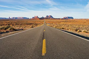 Images Dated 5th January 2023: Highway 163 leading to Monument Valley, Navajo Tribal Park, Arizona, USA