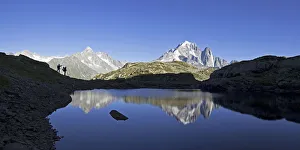 Haute Savoie Gallery: Hikers admire the view of Mont Blanc range from Lac de Chesery