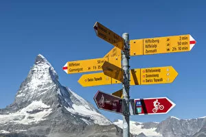 Images Dated 13th September 2021: Hiking trails signpost with Matterhorn in the background, Zermatt, Valais, Switzerland