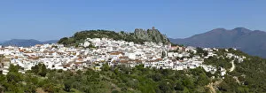 Images Dated 22nd July 2011: The hilltop village of Gaucin & the Castillo del Aguila (Eagles Castle), Gaucin