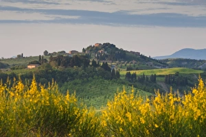 Hilltop village nr Asciano, Tuscany, Italy