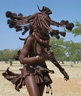 Images Dated 21st April 2009: Himba women perform the otjiunda dance