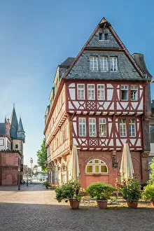Images Dated 3rd November 2022: Historic half-timbered house Bertheym between river Main and Romer square, Frankfurt, Hesse, Germany