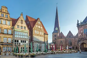 Federal State Prints: Historic houses and Church Unser Lieben Frauen on the market square at sunrise
