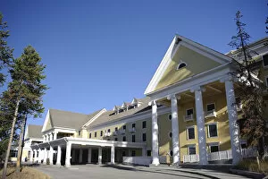 Images Dated 8th June 2009: Historic Lake Yellowstone Hotel, Yellowstone National Park, Wyoming, USA