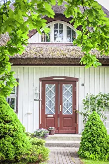 Prerow Prints: Historic thatched roof courtyard in Prerow