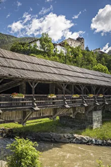 Historical Bunbrugge bridge over the Villgratenbach and Heinfels Castle, Heinfels, East Tyrol, Tyrol, Austria Historical Bunbrugge bridge over the Villgratenbach and Heinfels Castle, Heinfels, East Tyrol, Tyrol, Austria