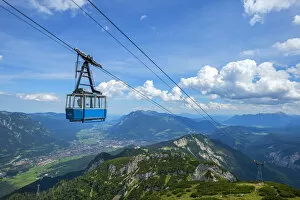 Images Dated 18th September 2018: Hochalmbahn cable car, Garmisch-Partenkirchen, Bavaria, Germany