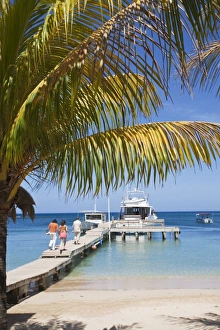 Honduras, Bay Islands, Roatan, Half Moon Bay Honduras, Bay Islands, Roatan, Half Moon Bay