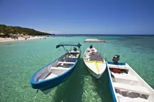 Bay Islands Gallery: Honduras, Bay Islands, Roatan, West Bay, Boats