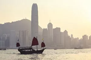 Images Dated 24th June 2014: Hong Kong, China. Traditional chinese junk sail in Victoria harbour