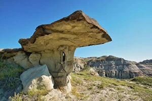Images Dated 14th June 2023: Hoodoo with cap intact, Badlands, UNESCO World Heritage Site, Dinosaur Provincial Park, Alberta