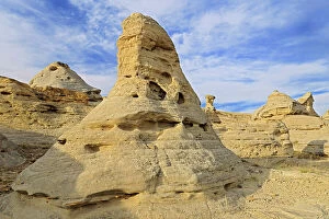 Images Dated 14th June 2023: Hoodoos in badlands, UNESCO; World Heritage Cite Writing-On-Stone Provincial Park, Alberta, Canada