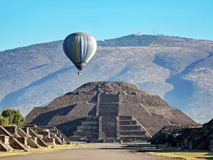 Flight Prints: Hot air balloon flying over the Pyramid of the Moon, Teotihuacan, Mexico State, Mexico