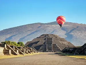 Flight Prints: Hot air balloon flying over the Pyramid of the Moon, Teotihuacan, Mexico State, Mexico