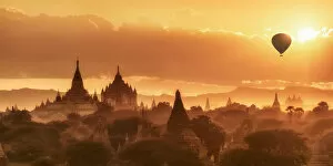 Images Dated 10th December 2014: hot air balloon over the Pagodas at Bagan, Mandalay Region, Myanmar 9Burma)