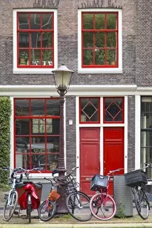 Images Dated 12th April 2017: House and bicycles on Bloemgracht canal, Amsterdam, Netherlands