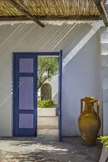 House entrance in Forio with amphora, Capri, Gulf of Naples, Campania, Italy