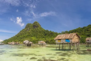 Images Dated 27th March 2020: Still houses of the Bajau Laut sea gypsies, Bodgaya Island, Tun Sakaran Marine Park
