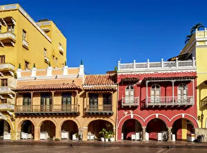 Images Dated 7th December 2018: Houses with Balconies, Plaza de Los Coches, Old Town, Cartagena, Bolivar Department