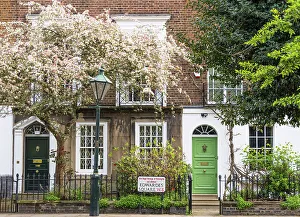Grade Ii Prints: The houses on the Edwardes Square, Kensington, London, England