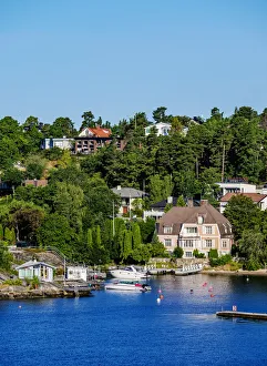 Baltic Prints: Houses on the shore of the waterway from Stockholm to the Baltic Sea