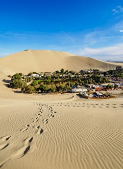 Images Dated 27th January 2017: Huacachina Oasis, elevated view, Ica Region, Peru