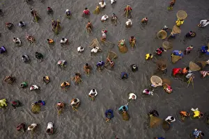 Crowd Prints: Hundreds of villagers, fishermen take part Traditional fishing festival, Pabna