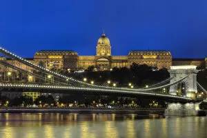 Hungary, Budapest, Chain Bridge and Royal Palace
