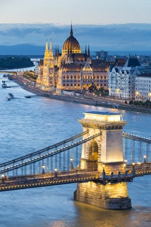 Hungary, Central Hungary, Budapest. Chain Bridge and the Hungarian Parliament Building