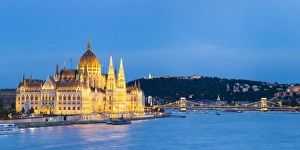 Hungary, Central Hungary, Budapest. Chain Bridge and the Hungarian Parliament Building