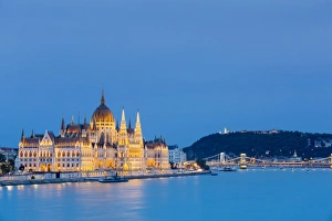 Hungary, Central Hungary, Budapest. Chain Bridge and the Hungarian Parliament Building