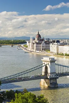 Hungary, Central Hungary, Budapest. Chain Bridge and the Hungarian Parliament Building