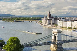 Hungary, Central Hungary, Budapest. Chain Bridge and the Hungarian Parliament Building