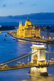 Hungary, Central Hungary, Budapest. Chain Bridge and the Hungarian Parliament Building