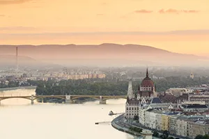Hungary, Central Hungary, Budapest. Sunrise over Budapest and the Danube from Gellert