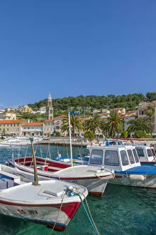 Images Dated 26th June 2019: Hvar Town and Harbour, Hvar, Dalmatian Coast, Croatia, Europe