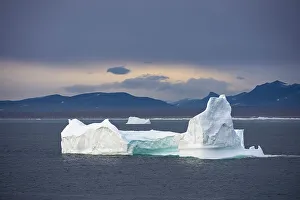 Arctic Cirlce Prints: Icebergs in the Arctic Cirlce, Baffin Bay, Canada