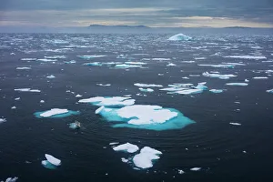 Arctic Cirlce Prints: Icebergs in the Arctic Cirlce, Baffin Bay, Canada