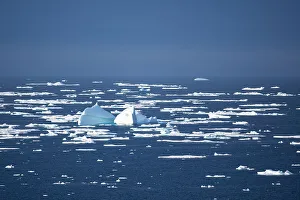 Arctic Cirlce Prints: Icebergs in the Arctic Cirlce, Baffin Bay, Canada