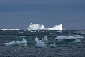 Arctic Cirlce Prints: Icebergs in the Arctic Cirlce, Baffin Bay, Canada