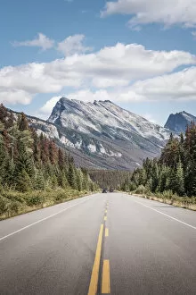 Images Dated 21st February 2020: Icefields Parkway scenic route in the Canadian Rockies, alberta, Canada