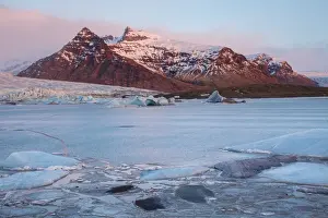 Iceland, Austurland, First lights of dawn in a glacier lagoon