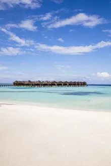 Images Dated 16th December 2017: Idyllic beach and bungalows in the Maldives